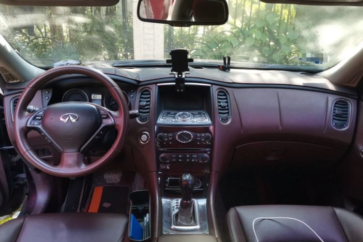 Used Infiniti EX 2011 EX25 Luxury Edition Center Console
