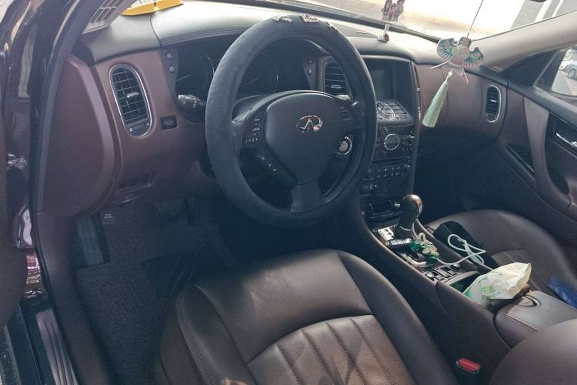 Used Infiniti EX 2011 EX25 Luxury Edition Center Console