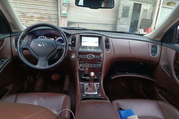Used Infiniti EX 2011 EX25 Luxury Edition Center Console