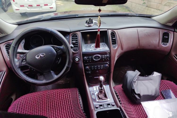 Used Infiniti EX 2011 EX25 Luxury Edition Center Console