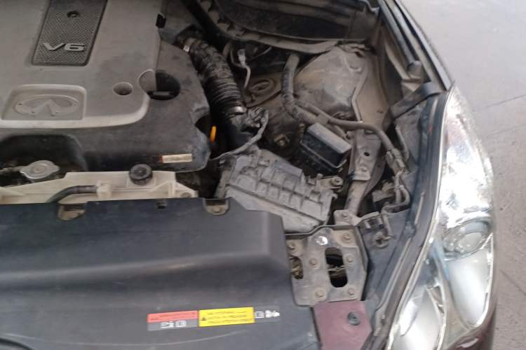 Used Infiniti EX 2011 EX25 Luxury Edition Engine Bay Left
