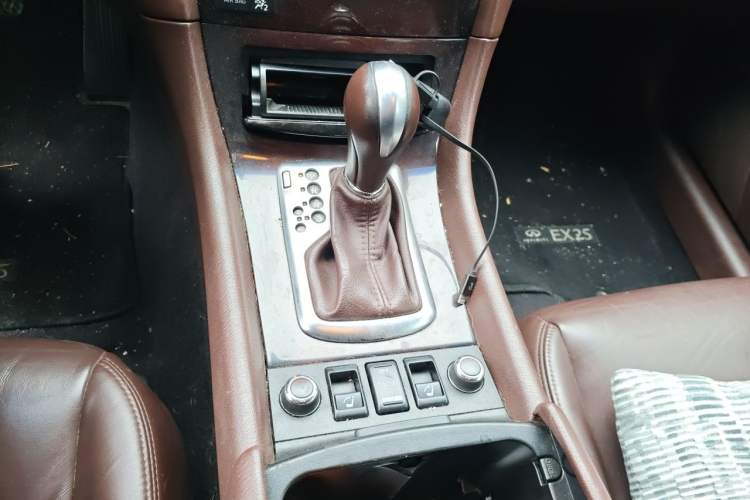 Used Infiniti EX 2011 EX25 Elegant Edition Gear Lever