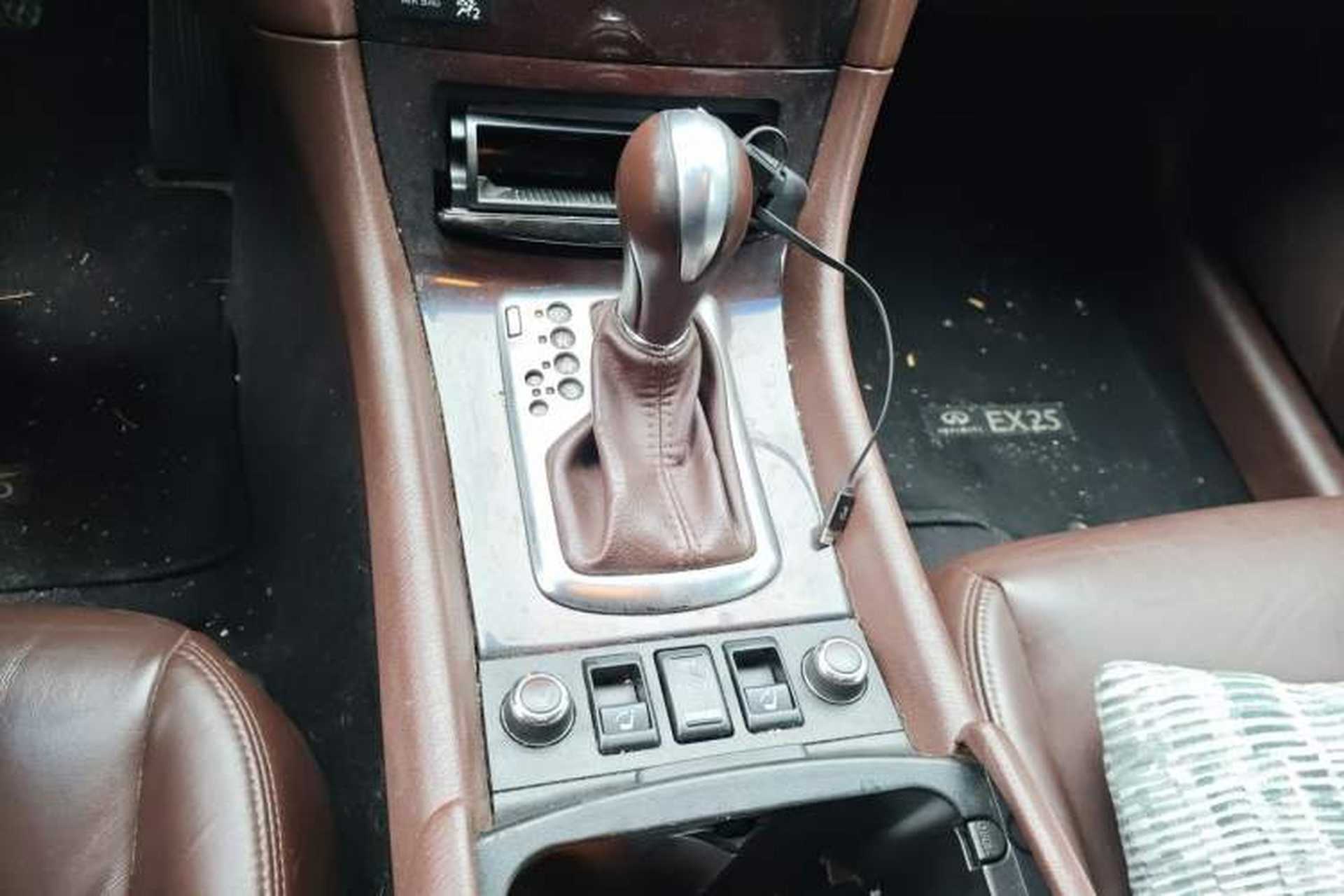 Used Infiniti EX 2011 EX25 Elegant Edition Gear Lever