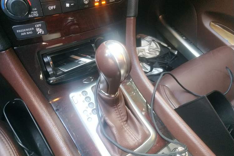Used Infiniti EX 2011 EX25 Luxury Edition Gear Lever