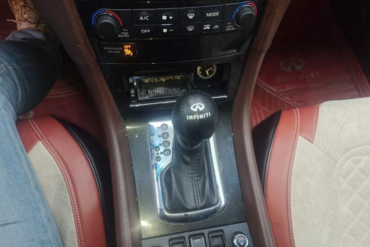Used Infiniti EX 2011 EX25 Elegant Edition Gear Lever
