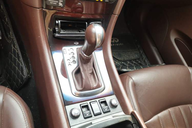 Used Infiniti EX 2011 EX25 Luxury Edition Gear Lever