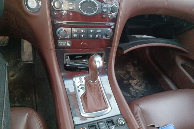 Used Infiniti EX 2011 EX25 Luxury Edition Gear Lever