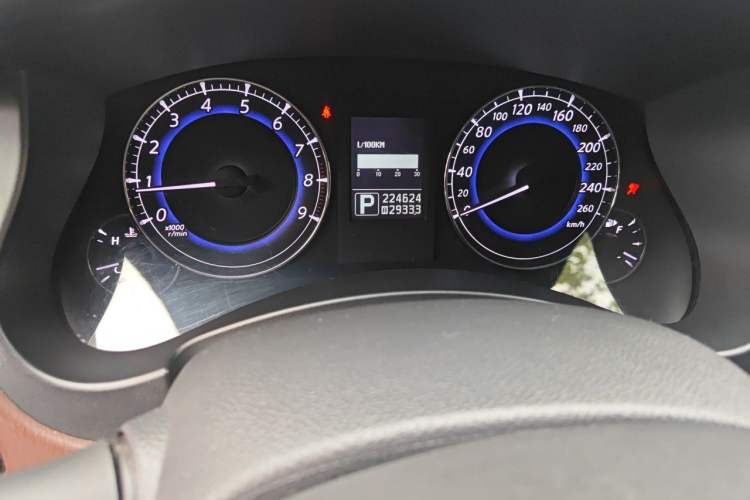Used Infiniti EX 2011 EX25 Luxury Edition Odometer Close Up