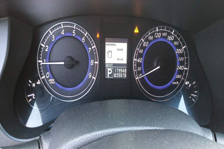 Used Infiniti EX 2011 EX25 Elegant Edition Odometer Close Up