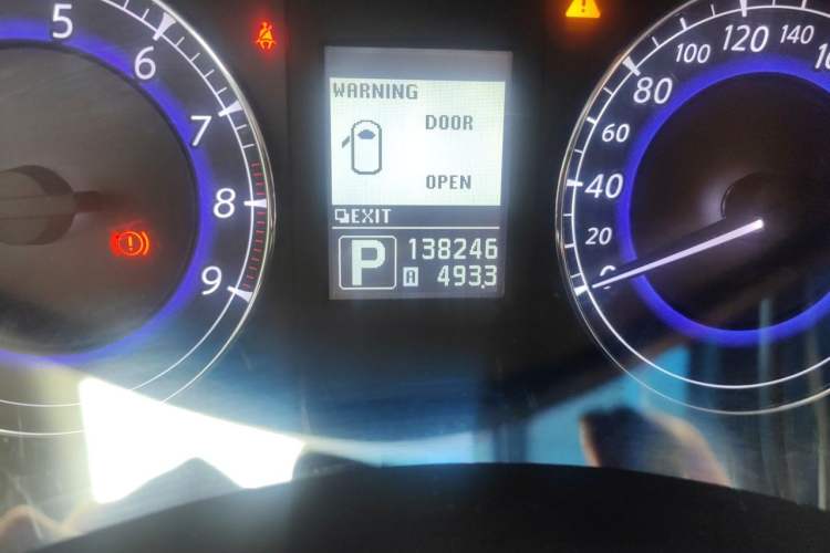 Used Infiniti EX 2011 EX25 Luxury Edition Odometer Close Up