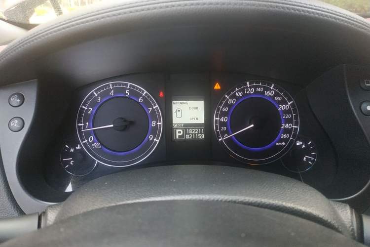 Used Infiniti EX 2011 EX25 Luxury Edition Odometer Close Up