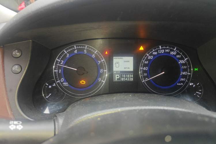 Used Infiniti EX 2011 EX25 Elegant Edition Odometer Close Up