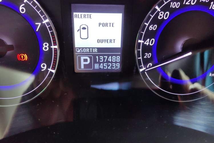 Used Infiniti EX 2011 EX25 Luxury Edition Odometer Close Up