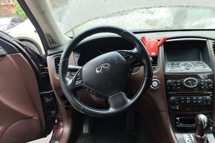 Used Infiniti EX 2011 EX25 Elegant Edition Steering Wheel