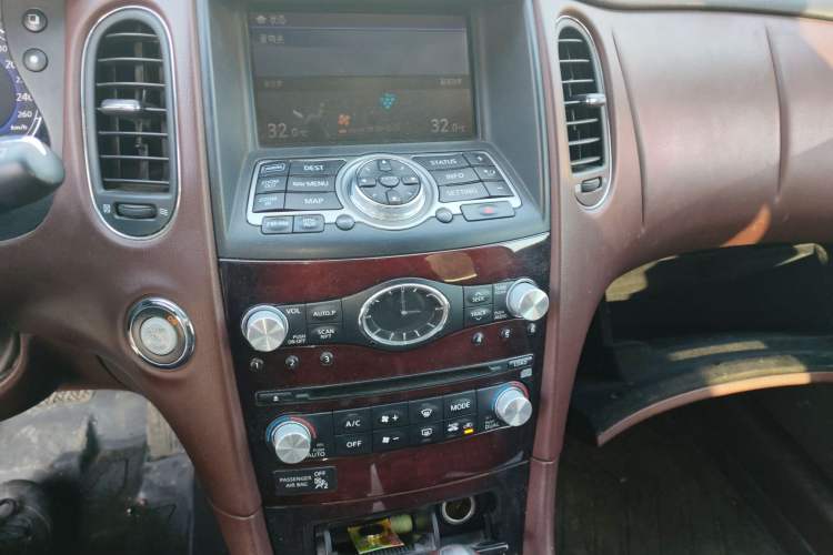 Used Infiniti EX 2011 EX25 Elegant Edition Audio And AC Panel