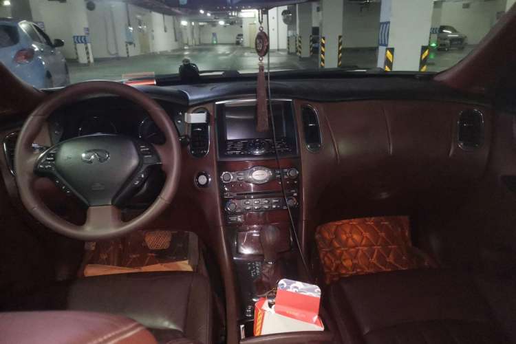 Used Infiniti EX 2011 EX25 Luxury Edition Center Console