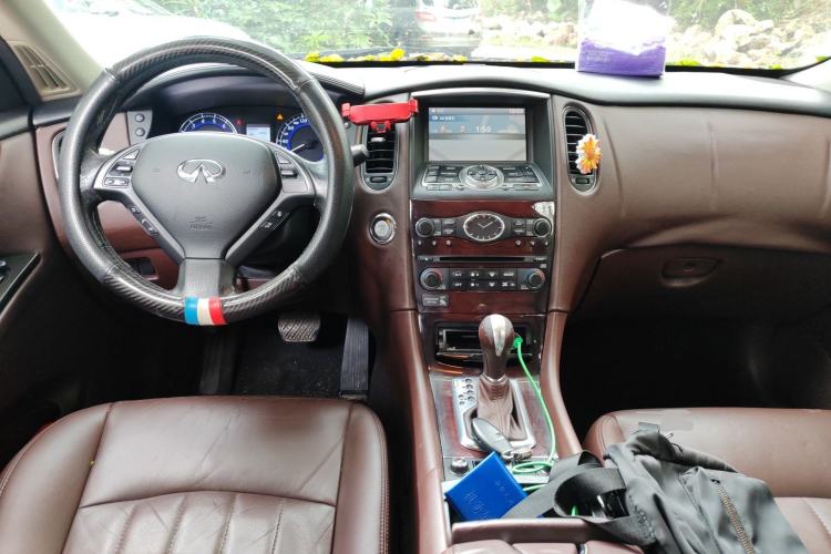Used Infiniti EX 2011 EX25 Luxury Edition Center Console