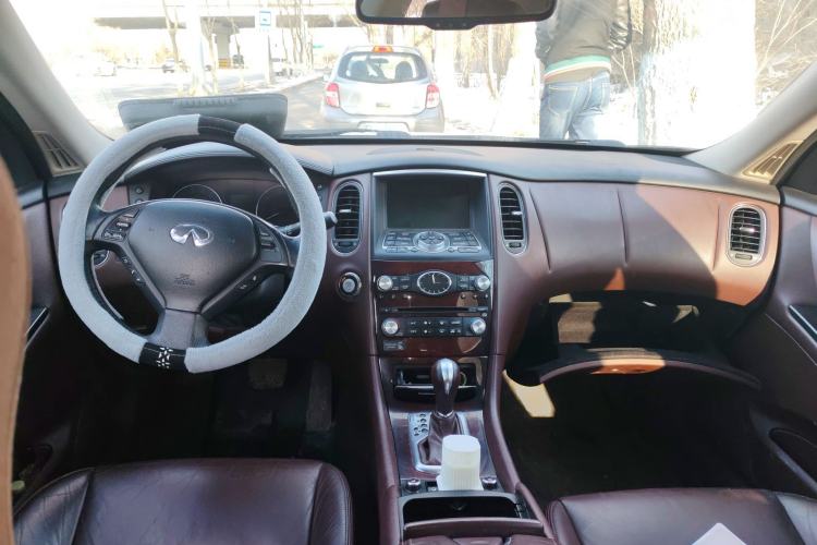 Used Infiniti EX 2011 EX25 Elegant Edition Center Console