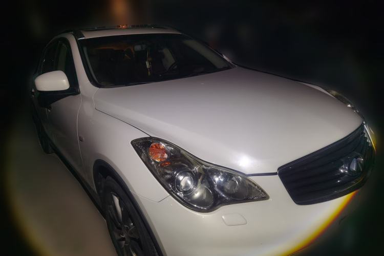Used Infiniti EX 2011 EX35 model Front Right 45 Deg