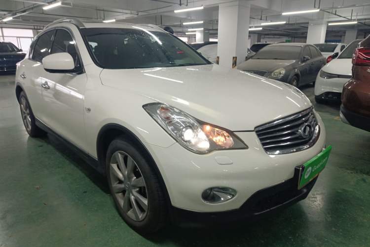 Used Infiniti EX 2011 EX25 Elegant Edition Front Right 45 Deg