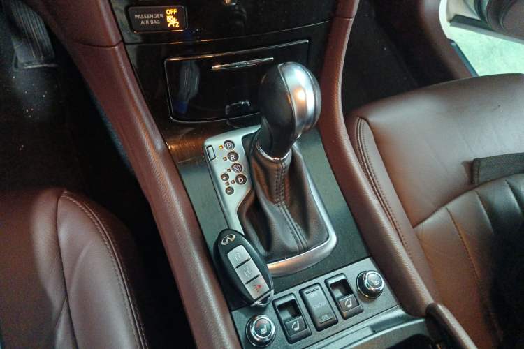 Used Infiniti EX 2011 EX25 Elegant Edition Gear Lever