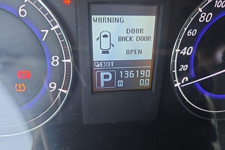 Used Infiniti EX 2011 EX25 Luxury Edition Odometer Close Up