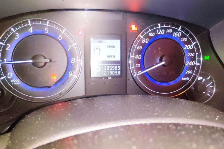 Used Infiniti EX 2011 EX25 Luxury Edition Odometer Close Up