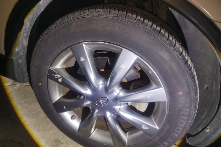Used Infiniti EX 2011 EX35 model Right Front Wheel Hub