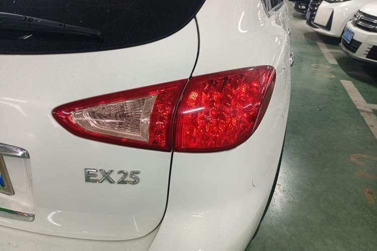 Used Infiniti EX 2011 EX25 Elegant Edition Right Rear Taillight