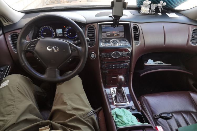 Used Infiniti EX 2013 EX25 4x4 Prestige Edition Center Console