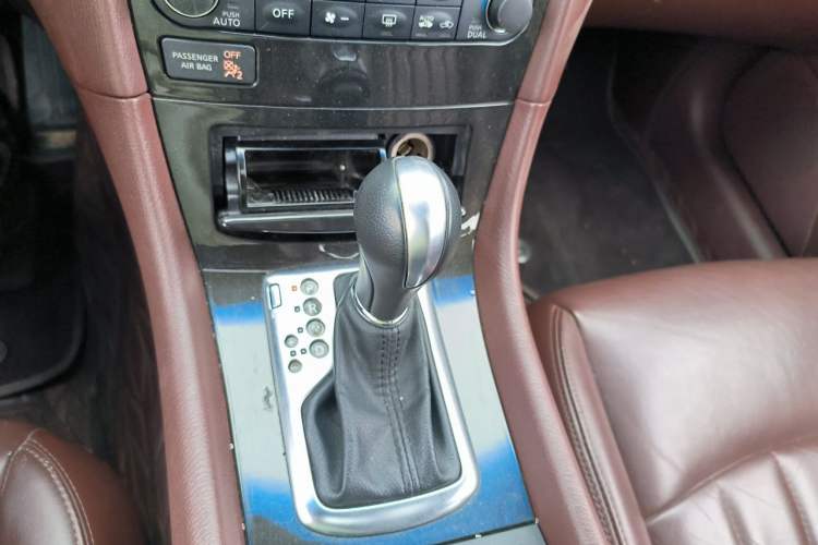 Used Infiniti EX 2013 EX25 Two-Wheel-Drive Luxury Edition Gear Lever