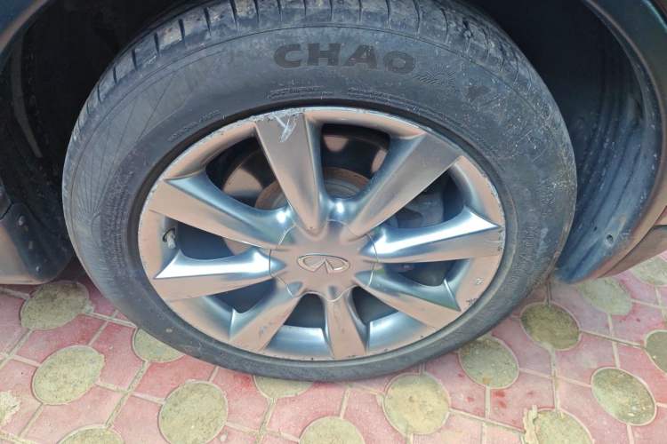 Used Infiniti EX 2013 EX25 Two-Wheel-Drive Elegant Edition Right Front Wheel Hub