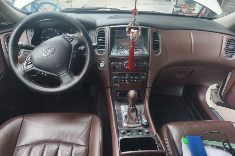 Used Infiniti EX 2013 EX25 Two-Wheel-Drive Elegant Edition Center Console