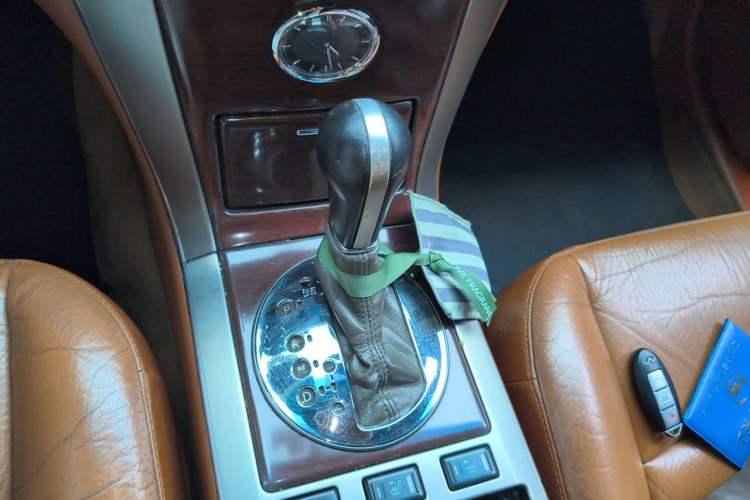 Used Infiniti FX 2007 FX35 Supreme Edition Gear Lever