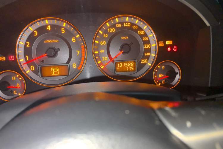 Used Infiniti FX 2007 FX35 Supreme Edition Odometer Close Up