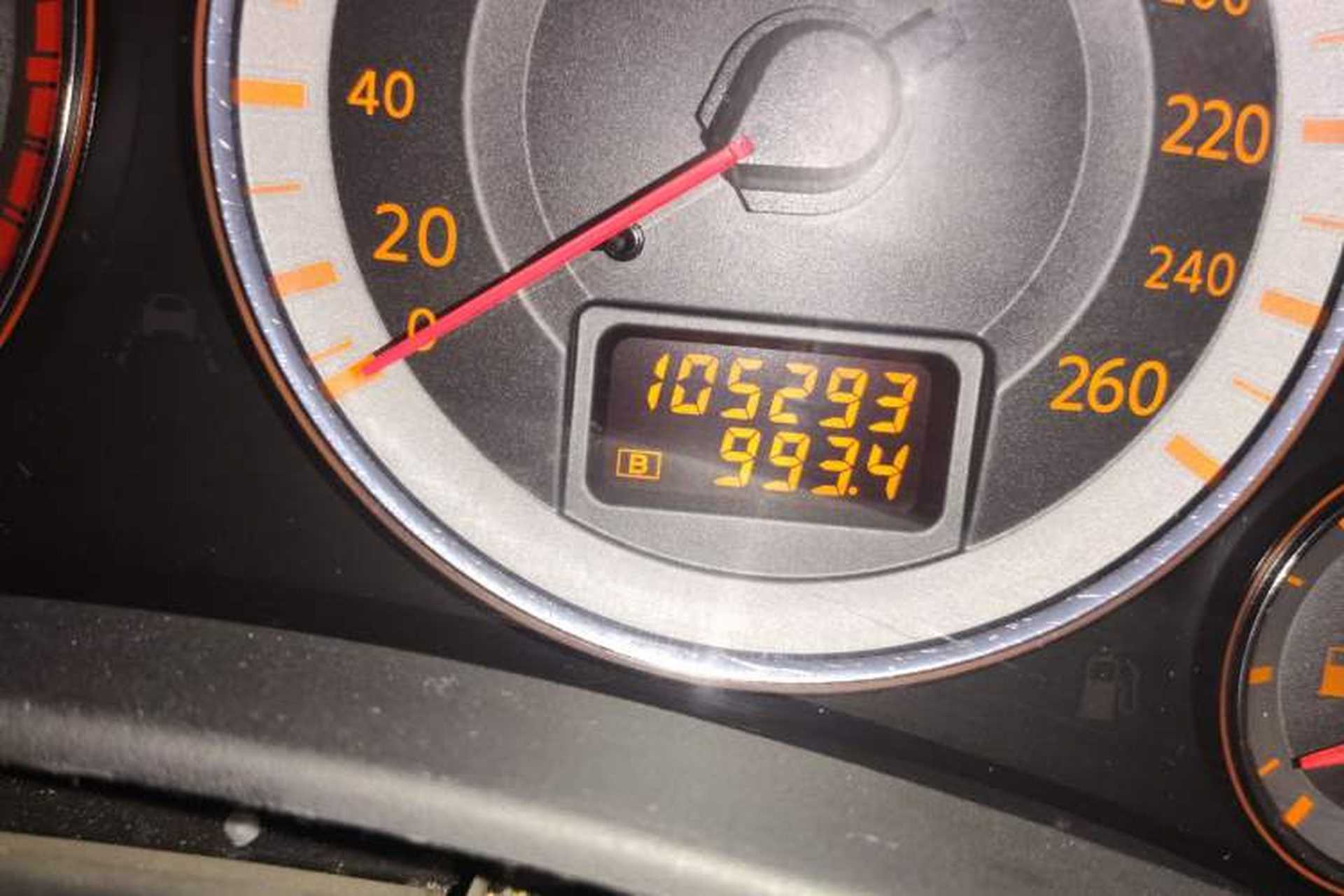 Used Infiniti FX 2007 FX35 Standard Edition Odometer Close Up