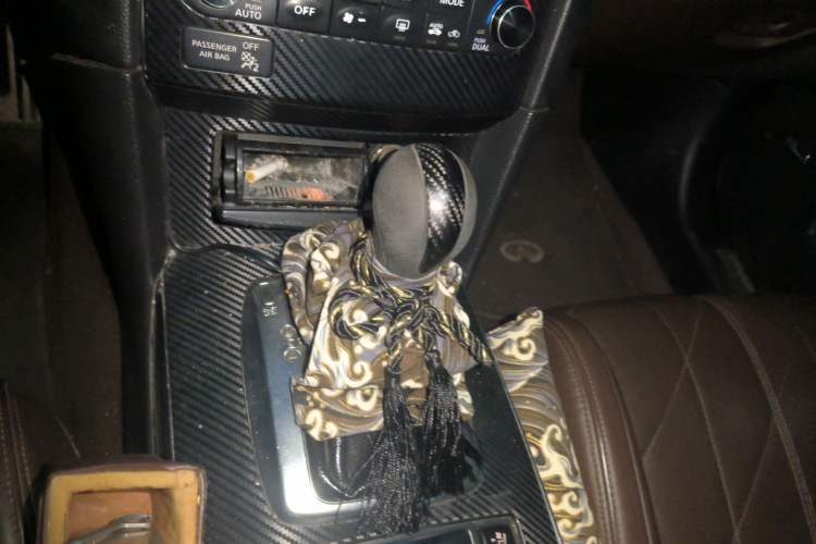 Used Infiniti FX 2009 FX35 Ultimate Edition Gear Lever