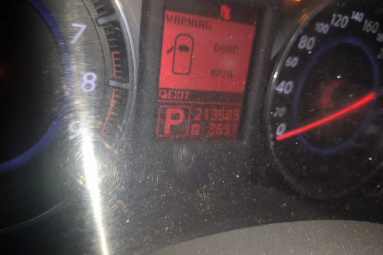 Used Infiniti FX 2009 FX35 Ultimate Edition Odometer Close Up