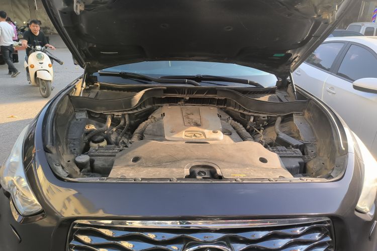 Used Infiniti FX 2009 FX35 Standard Edition Engine Bay