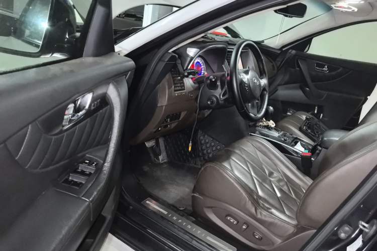 Used Infiniti FX 2009 FX35 Ultimate Edition Driver Seat