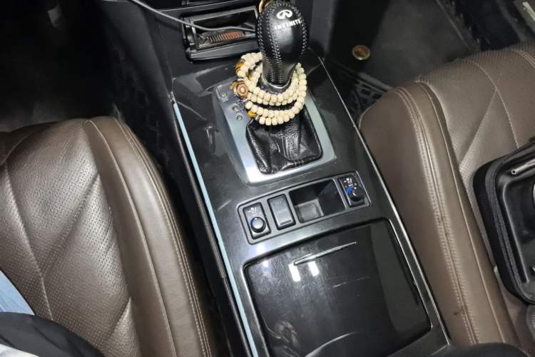 Used Infiniti FX 2009 FX35 Ultimate Edition Gear Lever