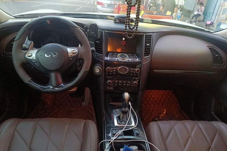 Used Infiniti FX 2009 FX35 Ultimate Edition Center Console