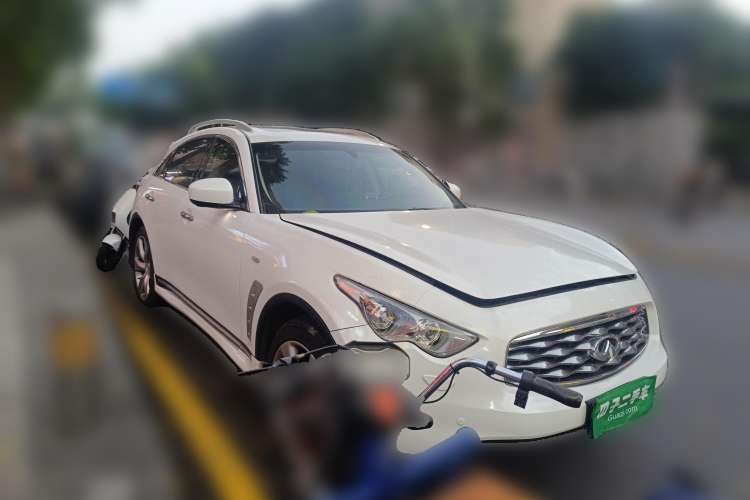 Used Infiniti FX 2009 FX35 Ultimate Edition Front Right 45 Deg