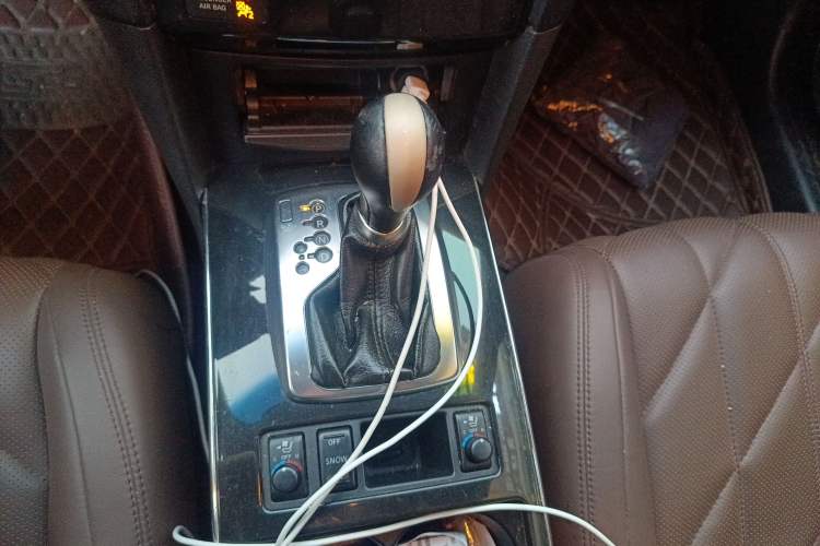Used Infiniti FX 2009 FX35 Ultimate Edition Gear Lever