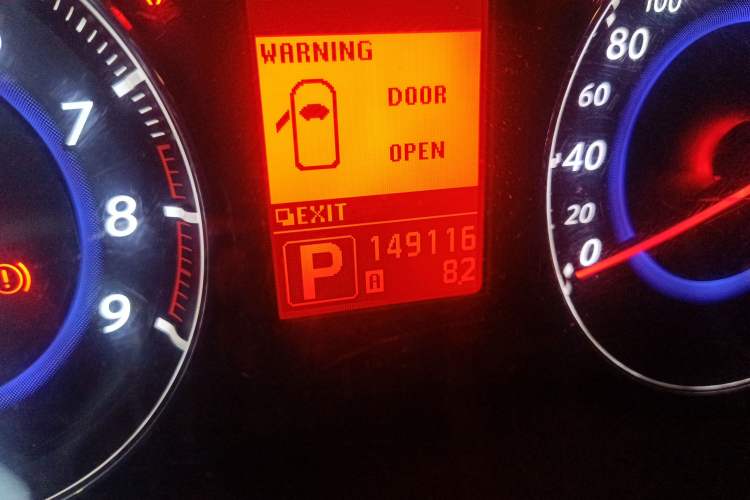 Used Infiniti FX 2009 FX35 Ultimate Edition Odometer Close Up