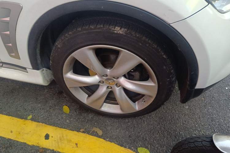 Used Infiniti FX 2009 FX35 Ultimate Edition Right Front Wheel Hub