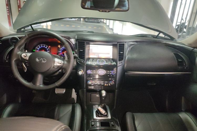 Used Infiniti FX 2009 FX35 Ultimate Edition Center Console