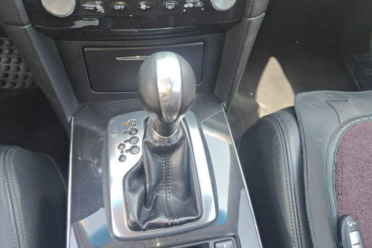Used Infiniti FX 2009 FX35 Ultimate Edition Gear Lever