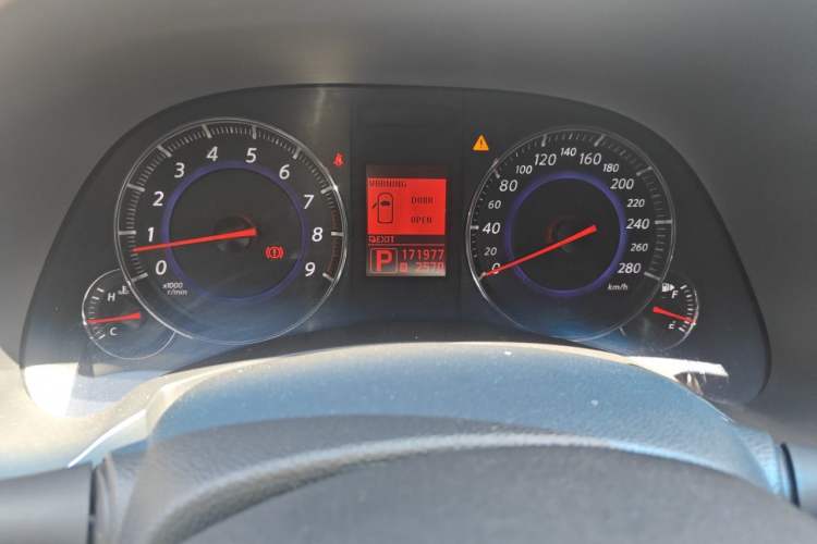 Used Infiniti FX 2009 FX35 Ultimate Edition Odometer Close Up