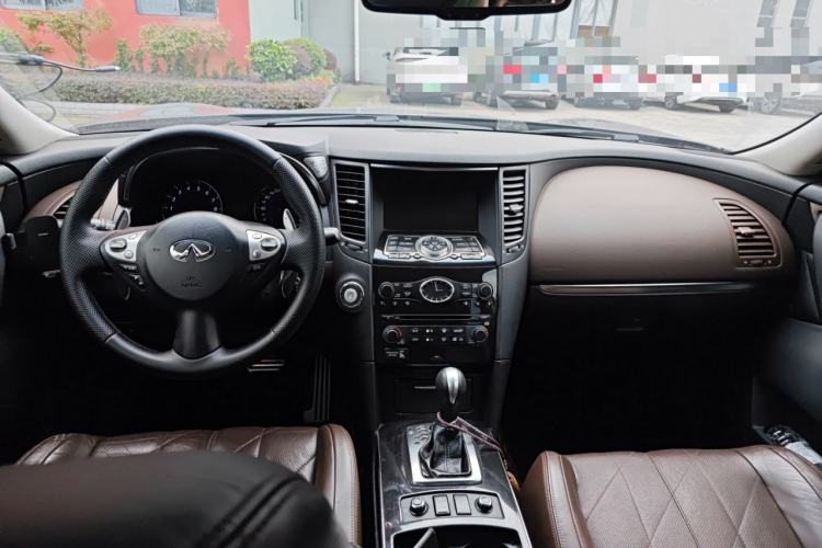 Used Infiniti FX 2010 FX35 Ultimate Edition Center Console